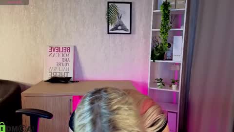 hristy3 online show from 12-04-25, 01:04