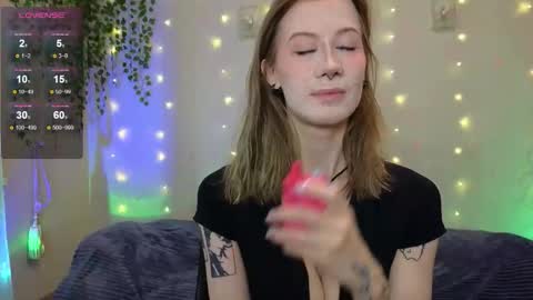 Snapshot of christy_memeow chatting on 09-21-25, 10:06 christy memeow online show from 09-21-25, 10:06