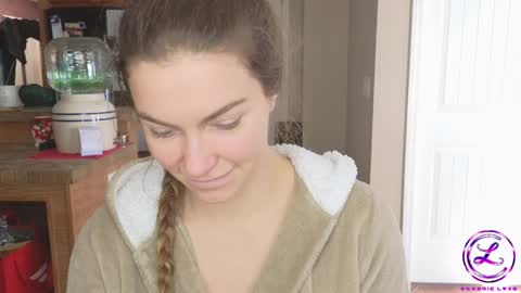 Snapshot of chroniclove chatting on 12-06-24, 05:11 Marley online show from 12-06-24, 05:11