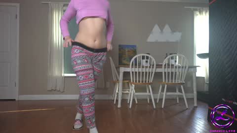 Snapshot of chroniclove chatting on 03-10-25, 11:06 Marley online show from 03-10-25, 11:06