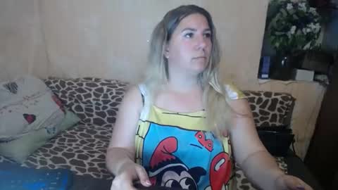 Snapshot of chrystalbella chatting on 05-15-26, 05:53 Diana online show from 05-15-26, 05:53