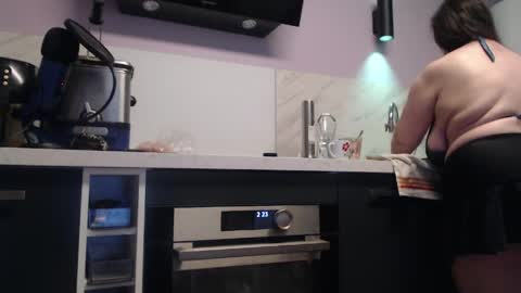 Snapshot of chwerry_b0 chatting on 04-24-26, 12:24 Jessica online show from 04-24-26, 12:24