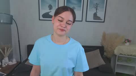 My name is Mia hello everyone online show from 04-02-26, 11:52