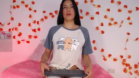 Snapshot of cinderella_lewis chatting on 03-11-25, 01:12 Sofi Eva and Mey online show from 03-11-25, 01:12