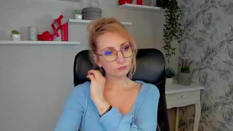 Snapshot of cinderellamoon chatting on 03-03-26, 06:30 Cinderella online show from 03-03-26, 06:30