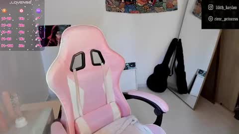 Paulina online show from 11-24-25, 09:47