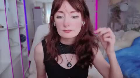 Snapshot of cissy_glitter chatting on 06-19-26, 01:15 Cissy Glitter online show from 06-19-26, 01:15