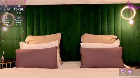 Claire online show from 01-14-26, 12:22