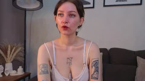 Snapshot of clairwittenmyer chatting on 07-10-26, 01:10 Im Amy online show from 07-10-26, 01:10
