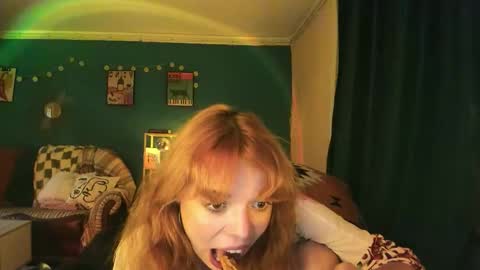 Snapshot of clancyosbourne chatting on 09-17-25, 05:58 Clancy online show from 09-17-25, 05:58