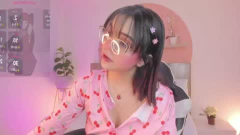 Snapshot of clara_lu chatting on 07-11-26, 02:47 C L A R A online show from 07-11-26, 02:47