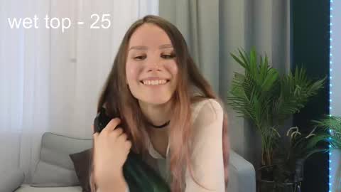 Snapshot of clare_ff chatting on 03-05-25, 01:06 Claire online show from 03-05-25, 01:06