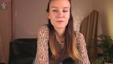 Snapshot of clare_ff chatting on 10-02-25, 01:40 Claire online show from 10-02-25, 01:40