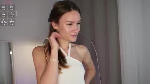 Snapshot of clare_ff chatting on 10-08-25, 01:53 Claire online show from 10-08-25, 01:53