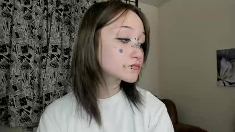 Snapshot of clarettaerps chatting on 05-25-26, 07:20 Eva online show from 05-25-26, 07:20