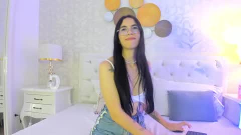 Snapshot of clarisse28 chatting on 01-08-25, 07:34 Mistress Clarisse online show from 01-08-25, 07:34