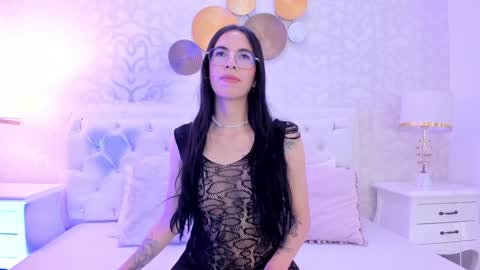 Snapshot of clarisse28 chatting on 01-09-25, 07:40 Mistress Clarisse online show from 01-09-25, 07:40