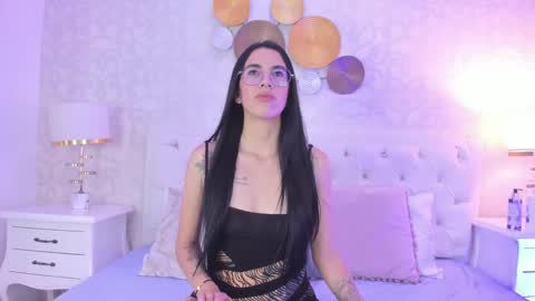 Snapshot of clarisse28 chatting on 02-18-25, 07:30 Mistress Clarisse online show from 02-18-25, 07:30
