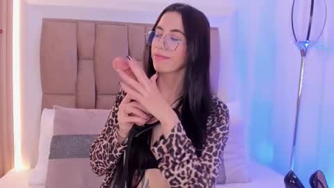 Snapshot of clarisse28 chatting on 10-19-25, 07:25 Mistress Clarisse online show from 10-19-25, 07:25