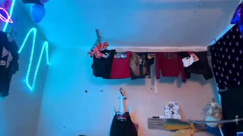 Snapshot of clarkshammer95 chatting on 10-04-25, 04:27 clarkshammer95 online show from 10-04-25, 04:27