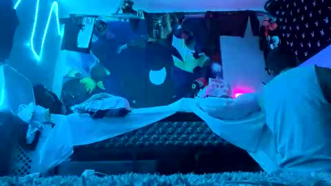 Snapshot of clarkshammer95 chatting on 10-26-25, 04:02 clarkshammer95 online show from 10-26-25, 04:02