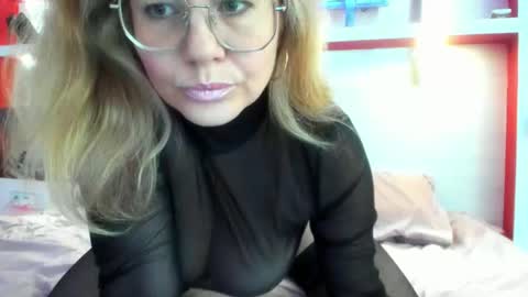 Snapshot of classylady666 chatting on 06-10-26, 12:37 Valery online show from 06-10-26, 12:37
