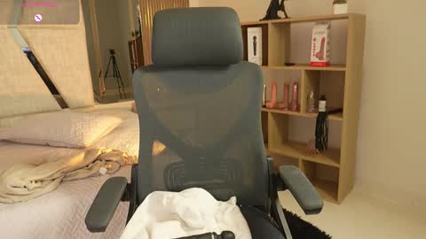 Cleo Adams online show from 12-19-25, 05:58