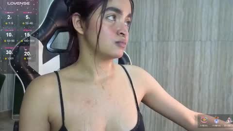 Snapshot of clementine_t chatting on 09-19-25, 02:46 Clementine online show from 09-19-25, 02:46