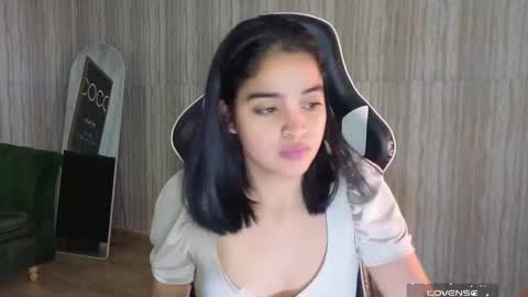 Snapshot of clementine_t chatting on 09-24-25, 02:37 Clementine online show from 09-24-25, 02:37