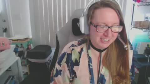 Snapshot of climaxfairy chatting on 02-14-25, 06:29 Kate online show from 02-14-25, 06:29