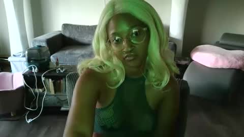 High Queen Clio online show from 09-17-25, 05:25