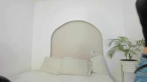 Cloe  online show from 12-19-25, 03:08