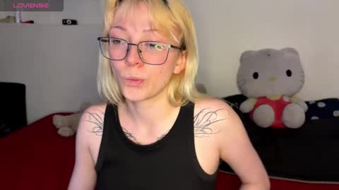  CLOE  online show from 11-05-25, 11:16