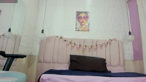 Snapshot of cloe_maisonn chatting on 04-08-26, 12:49 cloe online show from 04-08-26, 12:49
