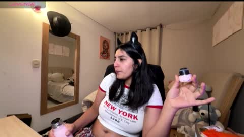 cloe small online show from 10-29-25, 04:37