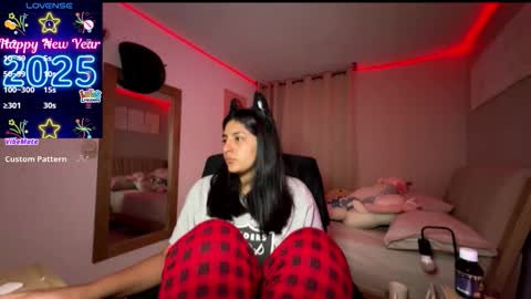 cloe small online show from 11-11-25, 07:08