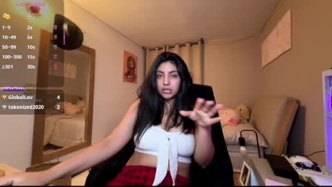 cloe small online show from 11-24-25, 06:13