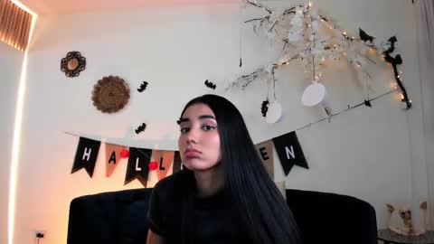 CLOE  online show from 10-14-25, 04:24