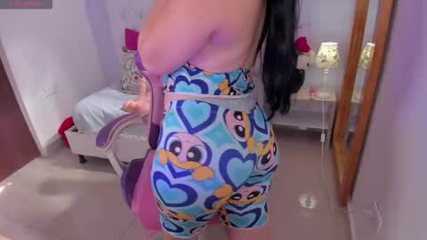 Cloe Weiss online show from 11-16-25, 01:49