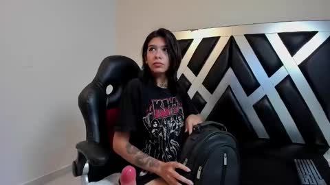 lady cloe person online show from 11-28-25, 11:57