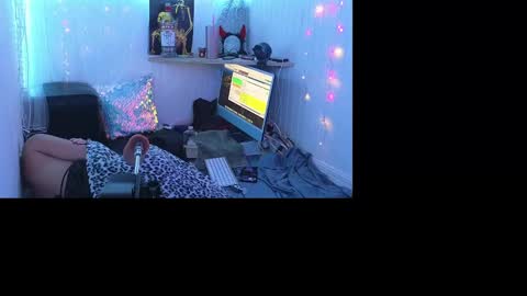 Snapshot of clover51980 chatting on 12-23-24, 10:53 Clover51980 online show from 12-23-24, 10:53