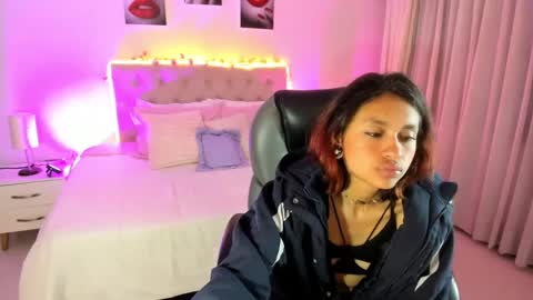 Snapshot of clown_face chatting on 09-29-25, 03:33 emely dolce online show from 09-29-25, 03:33