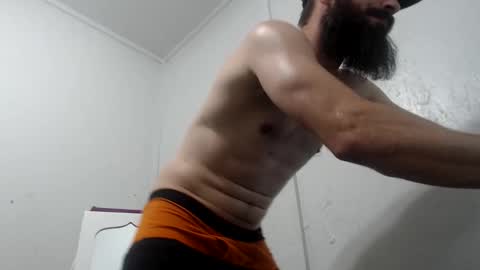 Snapshot of clubb86 chatting on 06-02-26, 02:41 Maxxdieselx69 online show from 06-02-26, 02:41