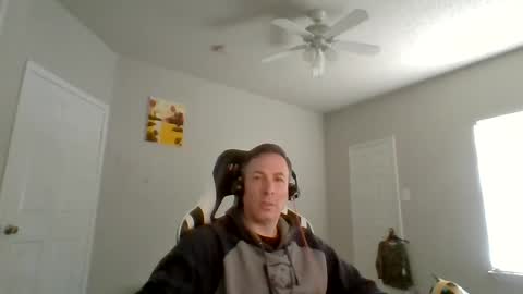 Snapshot of cmypenis chatting on 01-20-25, 04:34 Master Bates online show from 01-20-25, 04:34
