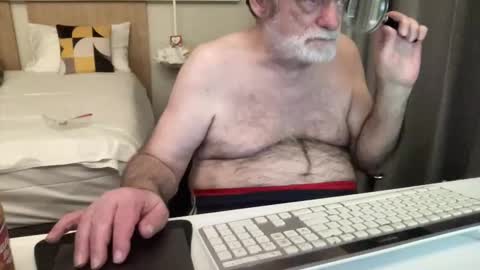 Snapshot of coach_karl chatting on 02-07-26, 04:00 Coach Karl Porn Star Tip me all the way to my next trip online show from 02-07-26, 04:00