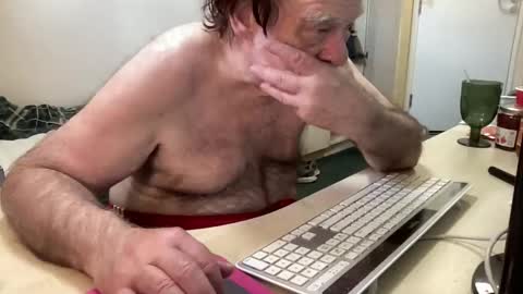 Snapshot of coach_karl chatting on 05-11-26, 11:05 Coach Karl Porn Star Tip me all the way to my next trip online show from 05-11-26, 11:05