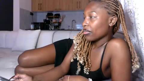 Snapshot of coco_jones_ chatting on 11-26-25, 04:08 Coco online show from 11-26-25, 04:08