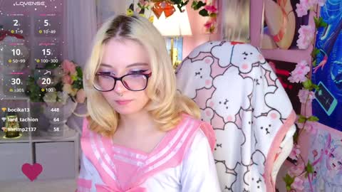 Mia online show from 12-24-24, 12:00