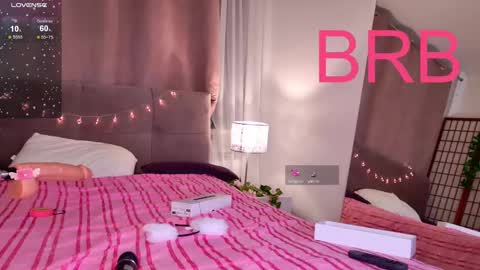 Mia online show from 03-02-25, 03:24