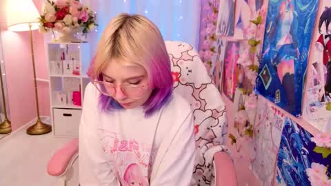 Mia online show from 11-21-25, 05:00